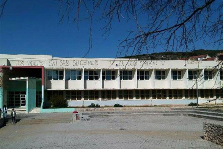 U Šibeniku ponovo ustaški grafiti: Išarana Osnovna škola