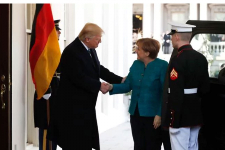 Tramp Merkelovoj: Oboje nas je špijunirao Obama