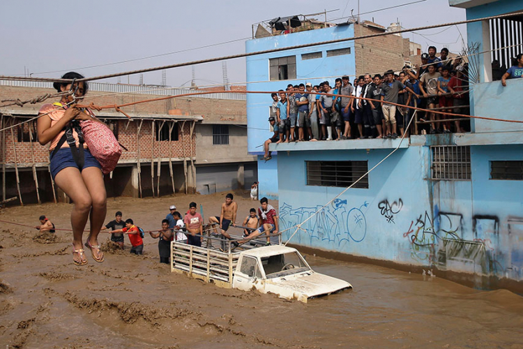 Peru: Vanredno stanje u 811 gradova