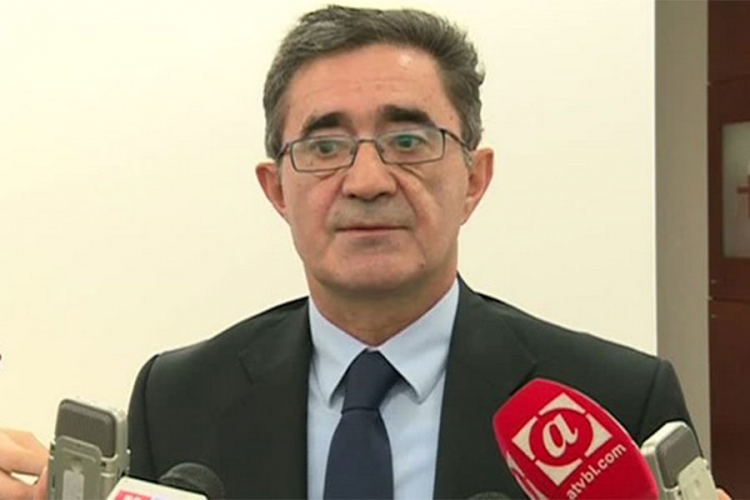 Kasipović pozvao radnike ŽRS da prekinu štrajk glađu i obećao isplatu naknada