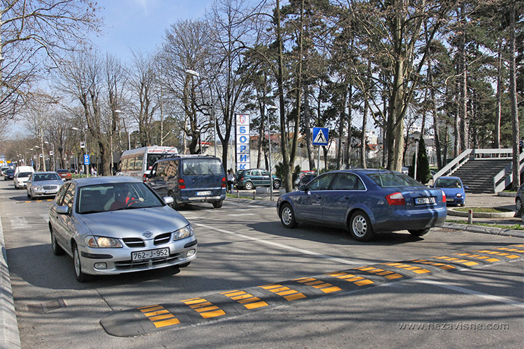 Ležeći policajci kod dvorane "Borik"