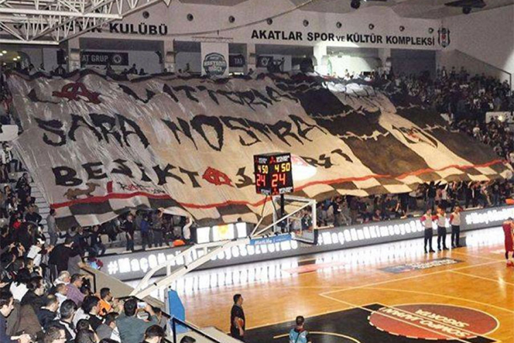 Divljanje navijača obilježilo derbi u Istanbulu