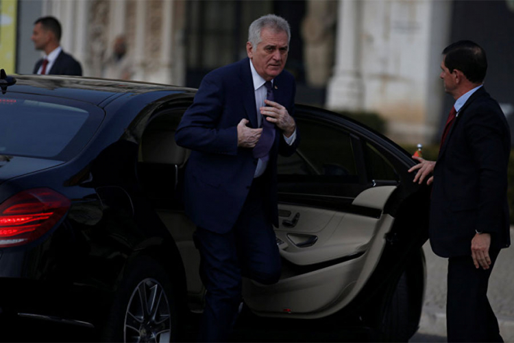 
Nikolić prelomio, ide u penziju