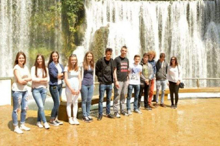 Ne stišava se bura nakon odluke o osnivanju nove škole u Jajcu