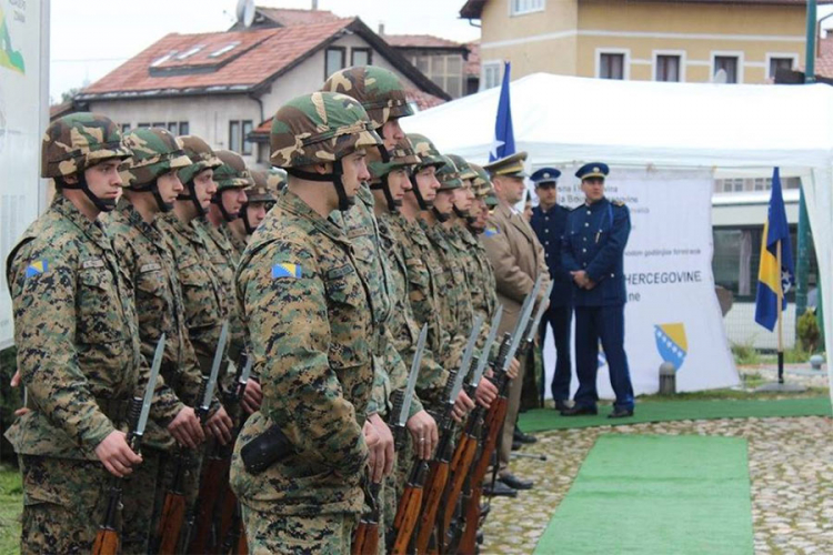 SAD donirale Oružanim snagama BiH 24 vozila Humvee