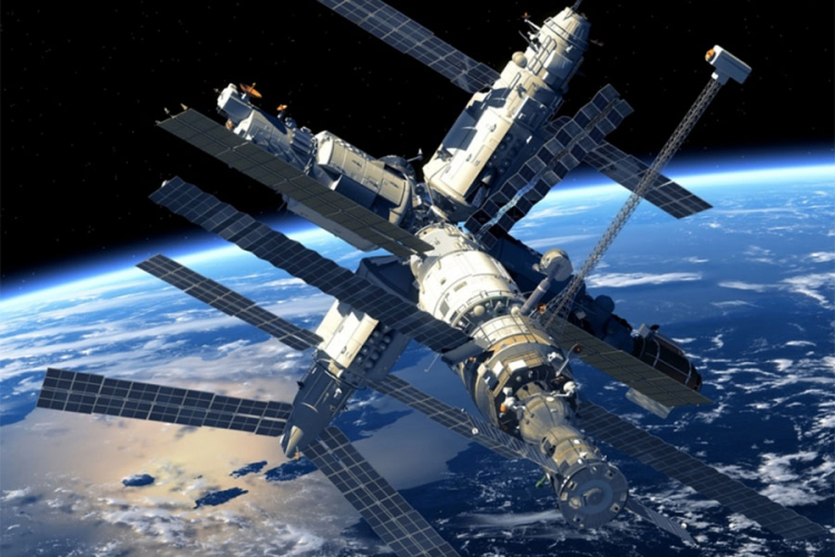 Astronauti u svemirskoj šetnji pripremaju novi parking
