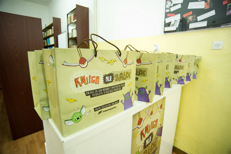 "Mikrofin" opremio biblioteku Ekonomske škole