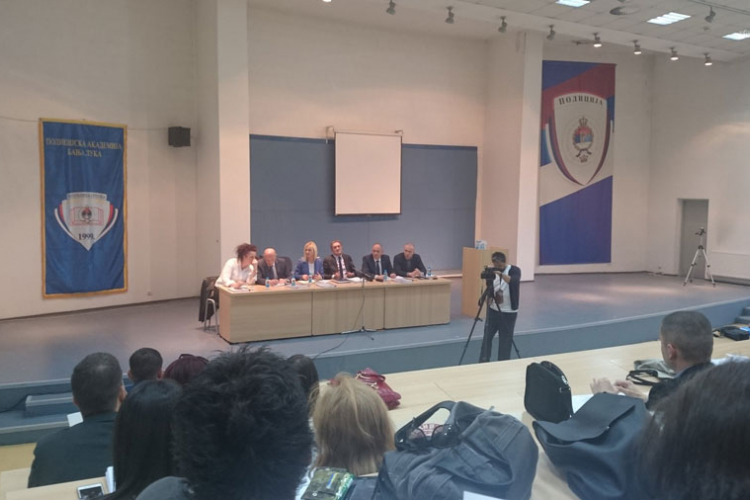 Javna rasprava: Napade na novinare tretirati kao krivično djelo