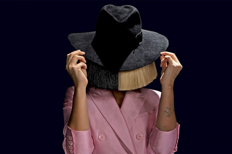 Sia napokon u javnosti bez svog zaštitnog znaka