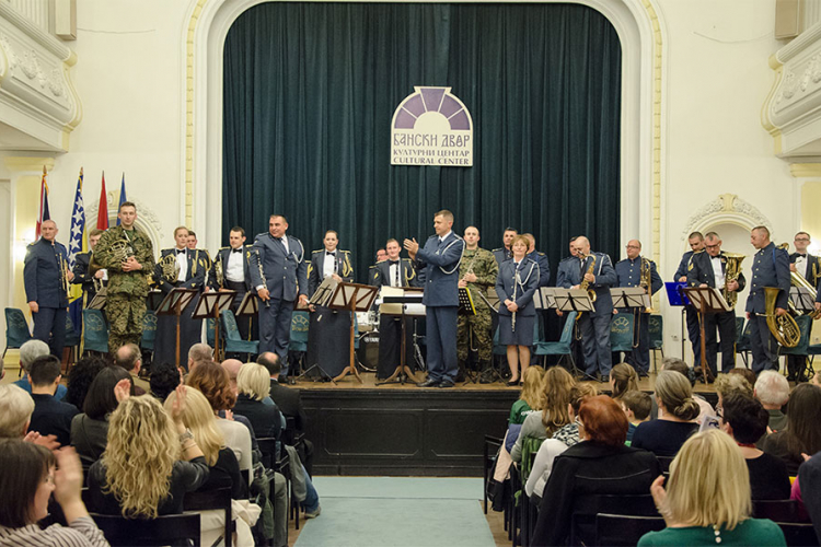 Banjalučani uživali u koncertu vojnog orkestra