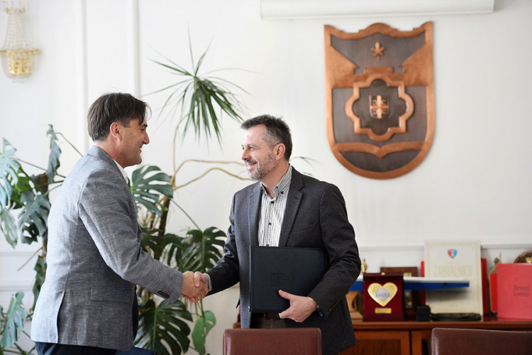 "Mikrofin" za igralište donirao 60.000 KM