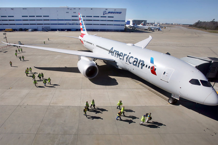 Kopilot American airlines-a preminuo tokom leta
