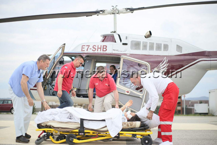Helikopterom evakuisali teško povrijeđene majku i kćerkicu