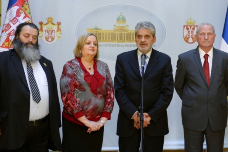 Crvene potjernice za troje radikala