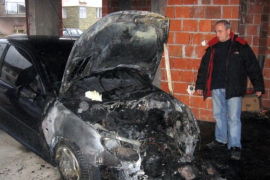 Vlasenica tri automobila zapaljena u istoj ulici