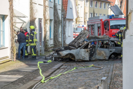 Automobilom se zabio u zgradu skupštine