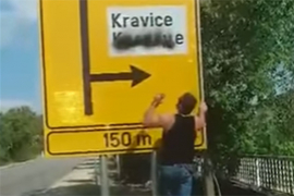 Pogledajte kako se uništavaju ćirilični natpisi u Hercegovini