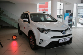 Vlada Japana donirala 80 automobila ustanovama koje brinu o socijalno ...
