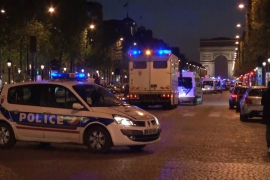Pucnjava na Šanzelizeu, ubijena dva policajca, sumnja se na terorizam