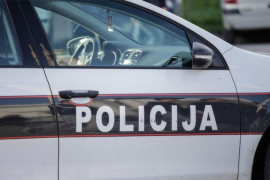 Žena iz Bosanske Krupe automobilom namjerno udarila zaovu 