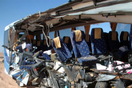 Poginulo 17 učenika u sudaru minibusa i kamiona