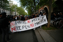 Učenici u Francuskoj protestuju protiv Le Penove i Makrona