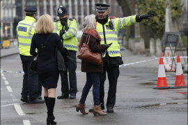 London: Jedna žena ranjena u sukobu sa policijom