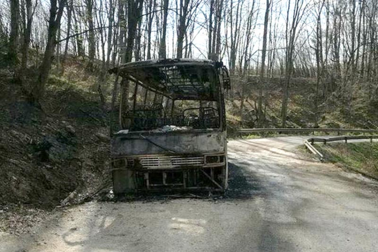 Zapalio se autobus tokom vožnje kod Ključa, svi putnici spašeni