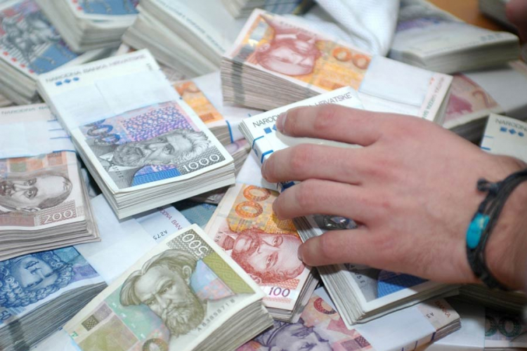 U Hrvatskoj plata s fakultetom 50 odsto viša