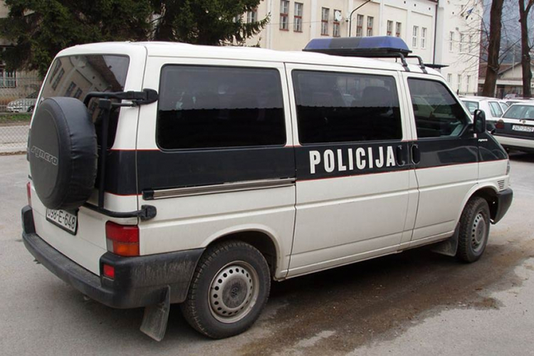 Huliganstvo u Drvaru: Demolirali pumpu, napali radnike