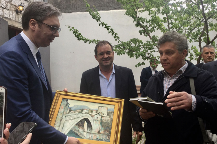 Vučić: Srbija će nastaviti da pomaže Srbe u Mostaru