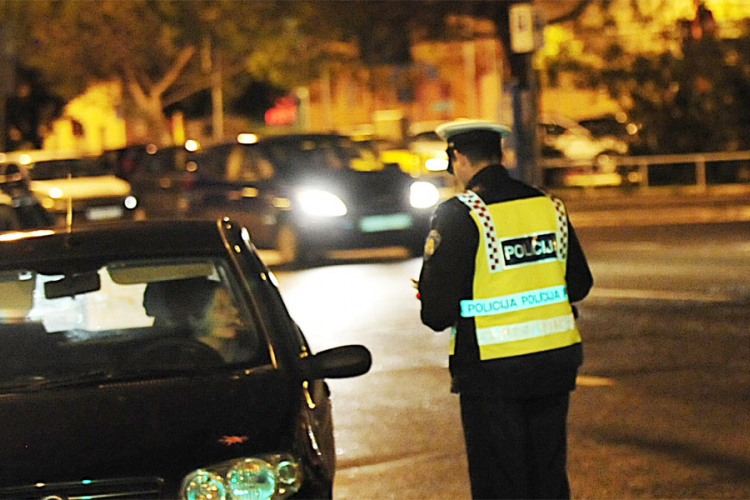 Šezdesetogodišnjaku izmjerili 3,11 promila, pa ga odveli na triježnjenje