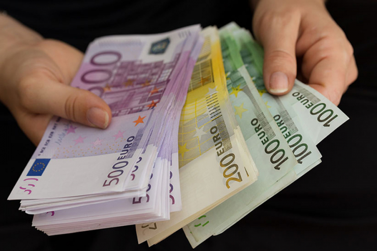 Zaradite 16.000 evra ležeći u krevetu za dva mjeseca