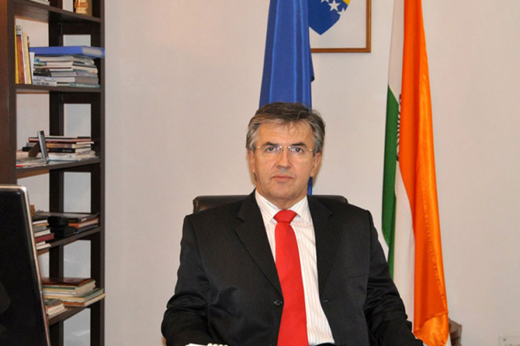 Ambasadora BiH u Indiji optužuju da im je ukrao pare za vize