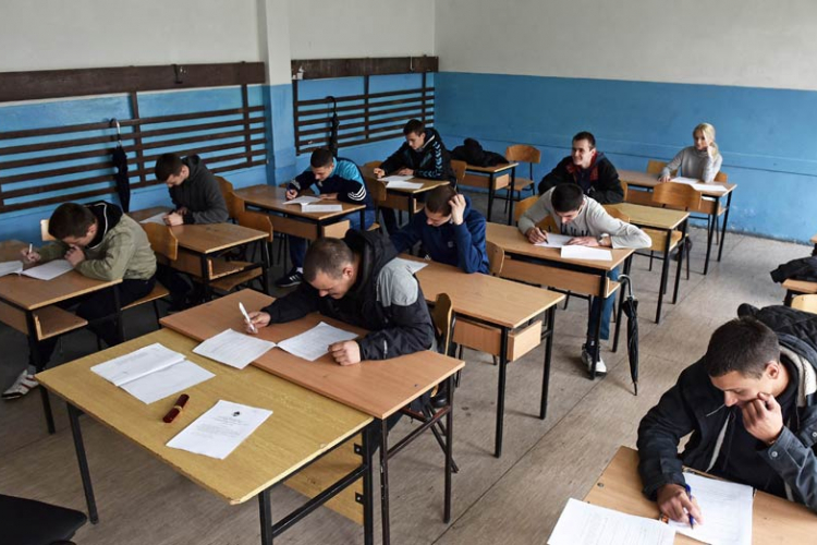 Održano eksterno testiranje srednjoškolaca u RS