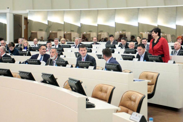 Parlamentarna većina zavisi od tačke dnevnog reda