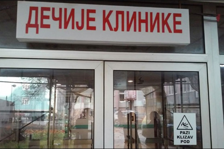 Djevojčica popila "domestos" u školskom toaletu