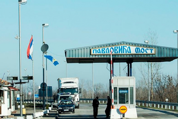Skinuta zastava Srpske na Pavlovića mostu
