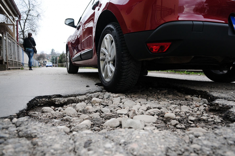 Ulice sa velikanima u velikim problemima