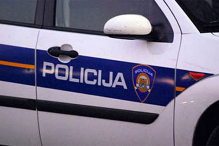 Hrvat zatvorio u stan i tukao mladića iz BiH