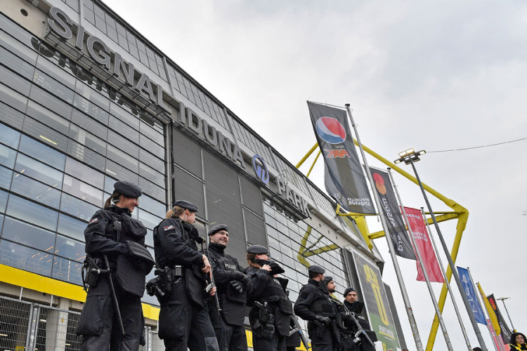 Sumnjivi predmeti na stadionu u Dortmundu