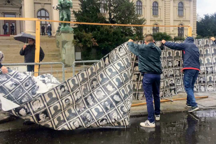 'Zid plača' ponovo ispred Narodne skupštine Srbije