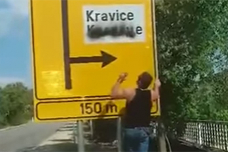 Pogledajte kako se uništavaju ćirilični natpisi u Hercegovini