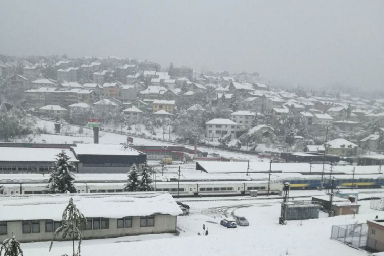 Snijeg i kiša u HR, u Sarajevu snijeg izazvao kolaps saobraćaja