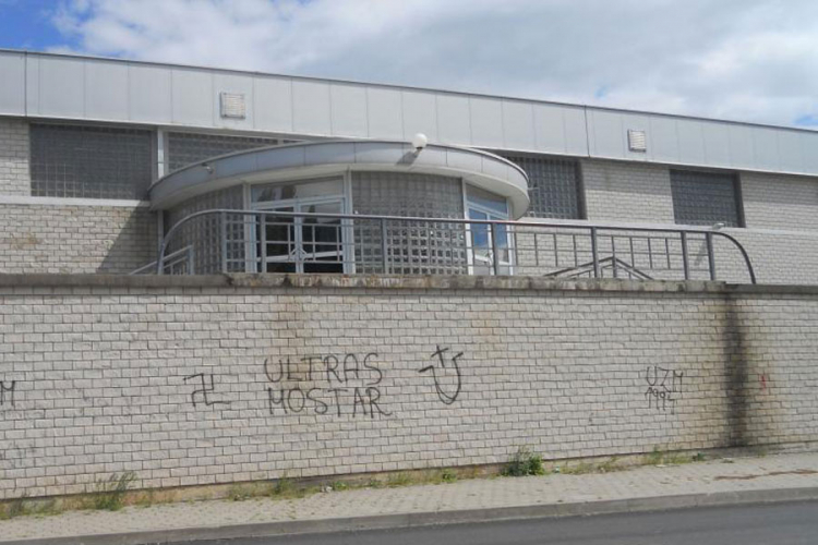 Ustaški i nacistički simboli u krugu Univerziteta u Mostaru