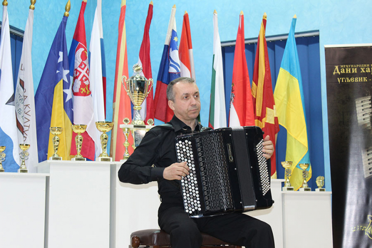 Počeli Dani harmonike u Ugljeviku