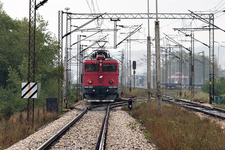 Dva dječaka udarila struja dok su se penjali na vagon
