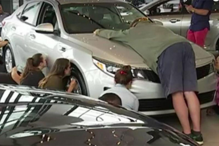 50 sati ljubila auto i dobila ga besplatno