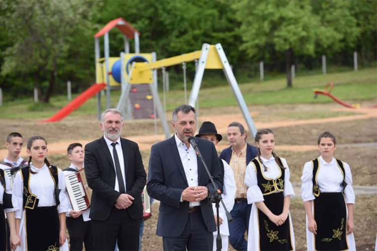 Otvoreno dječije igralište na Pavlovcu