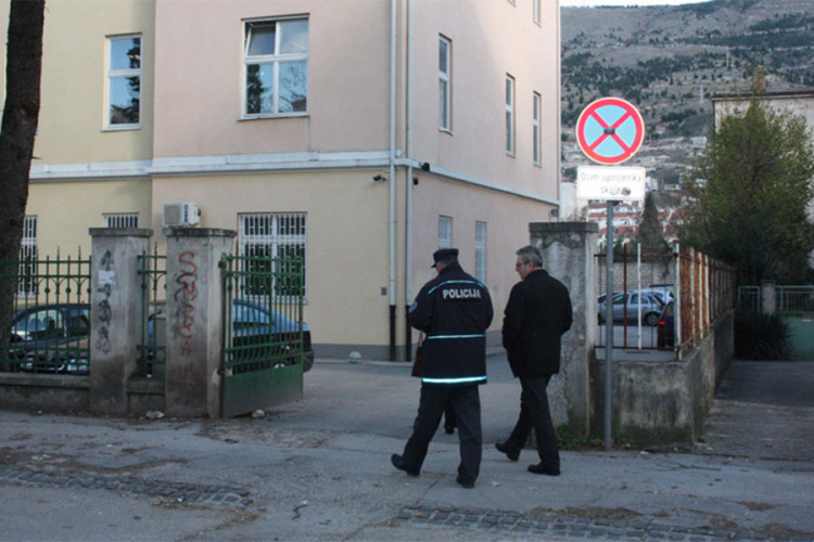 Maskirane osobe napale srednjoškolce u Mostaru